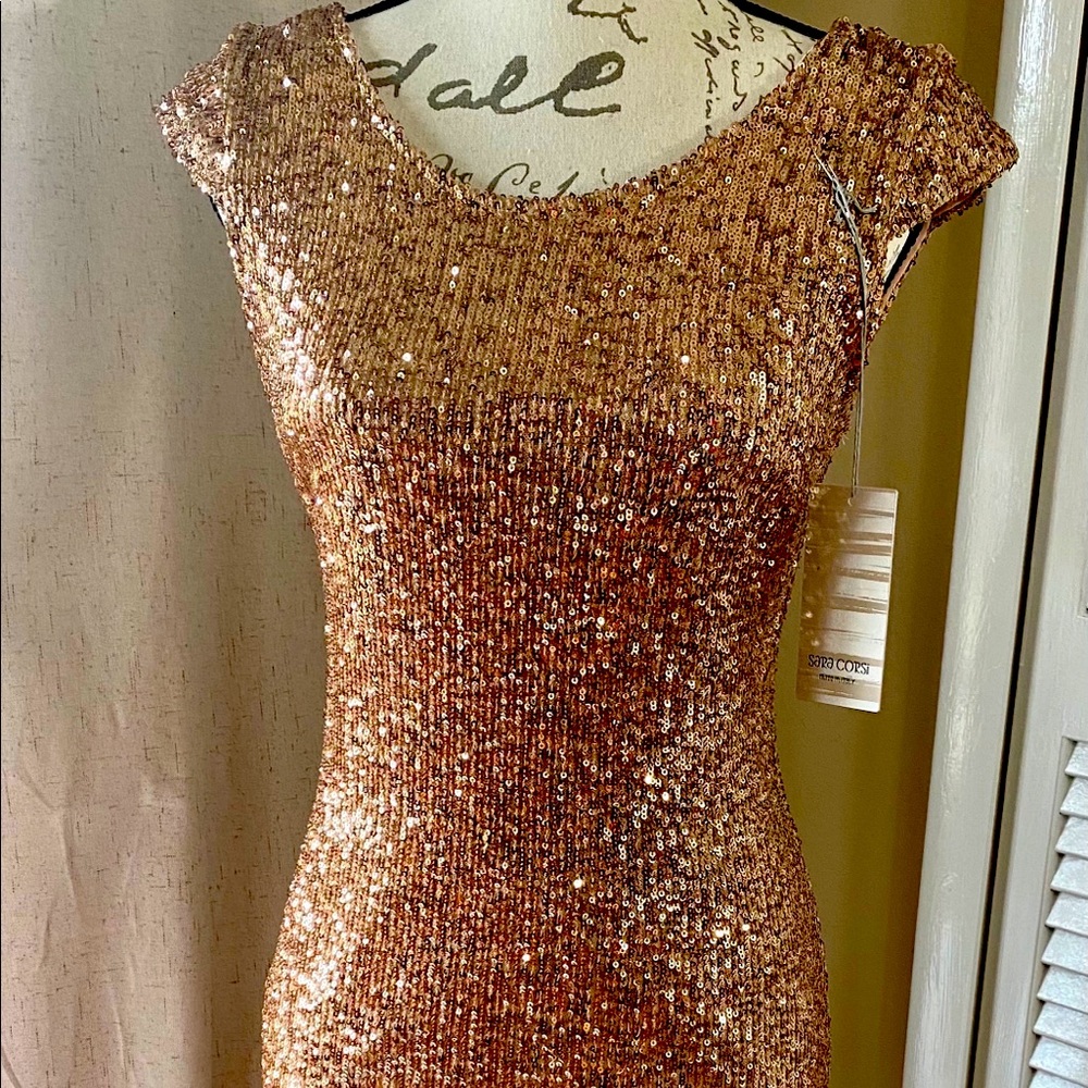 Glittery sheath dress with open back and bow 💖